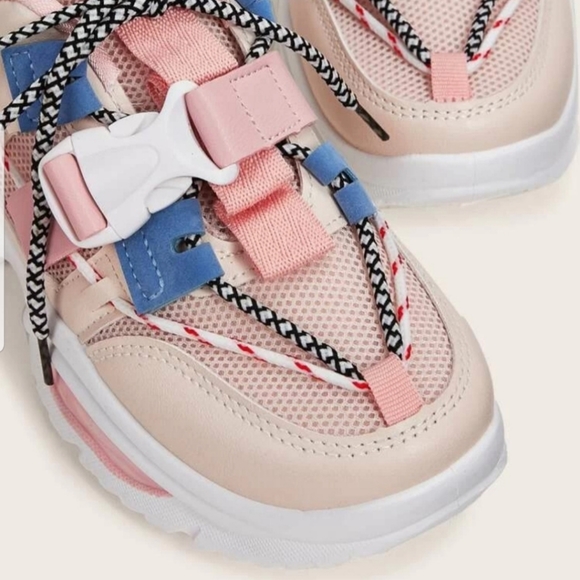 Pink sneaker - Picture 3 of 4